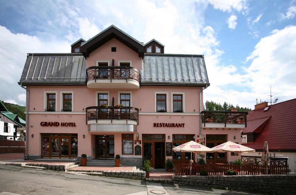 Wellness Hotel Grand Spindleruv Mlyn Exterior foto